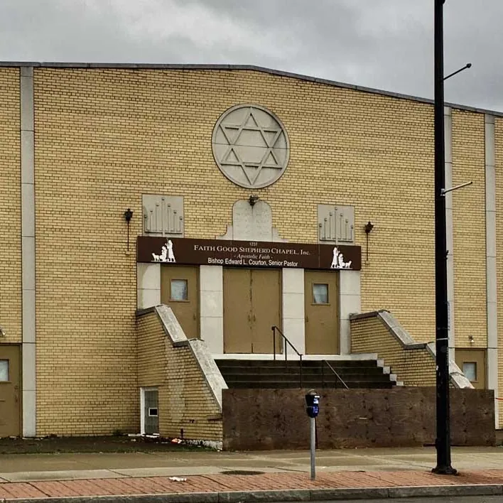 The yellow-brick Bris Israel – Anshei Emes building with a Star of David